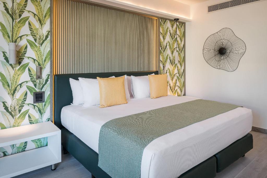 SUPERIOR, SUITE, SEA VIEW