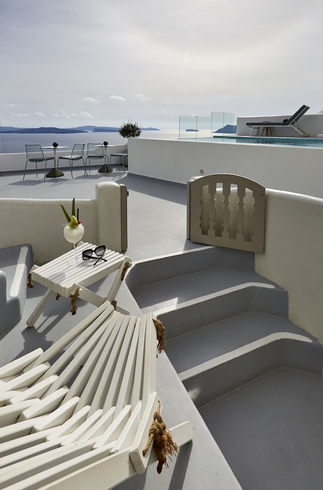 Filotera Suites 3/77