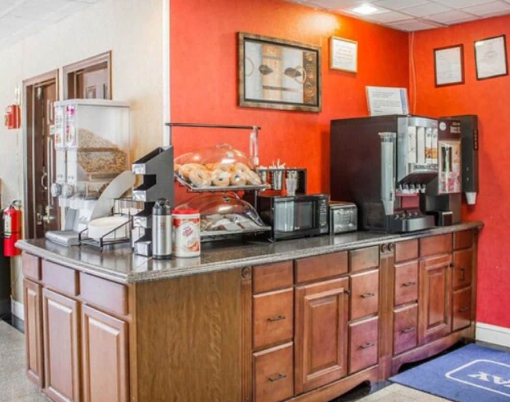 Rodeway Inn Huntington Station - Melville 29/40