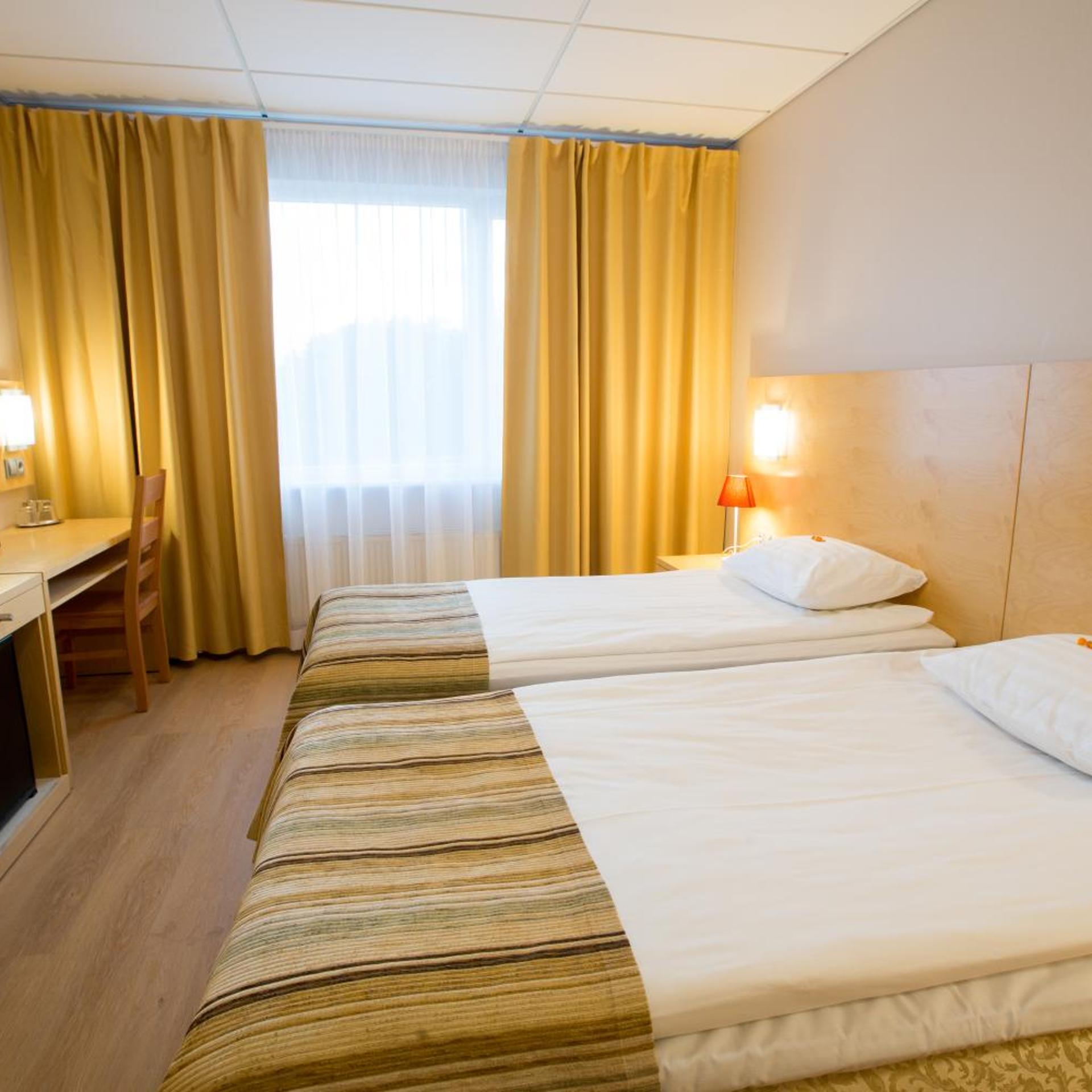 ROOM, DOUBLE OR TWIN BED