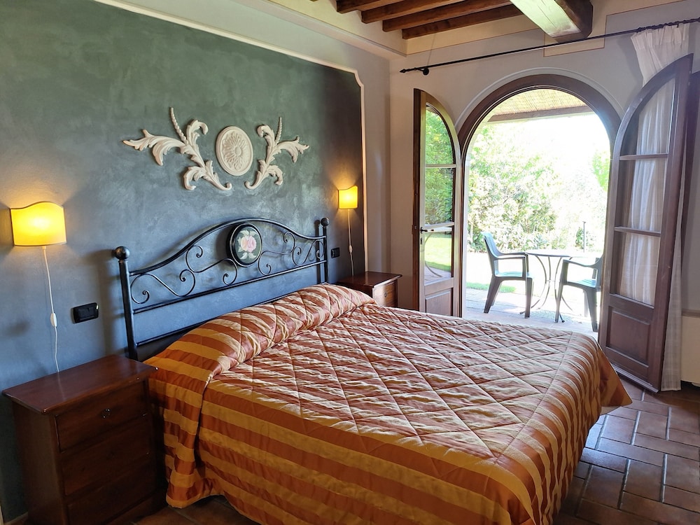 Room at Antico Borgo Il Cardino, SAN GIMIGNANO