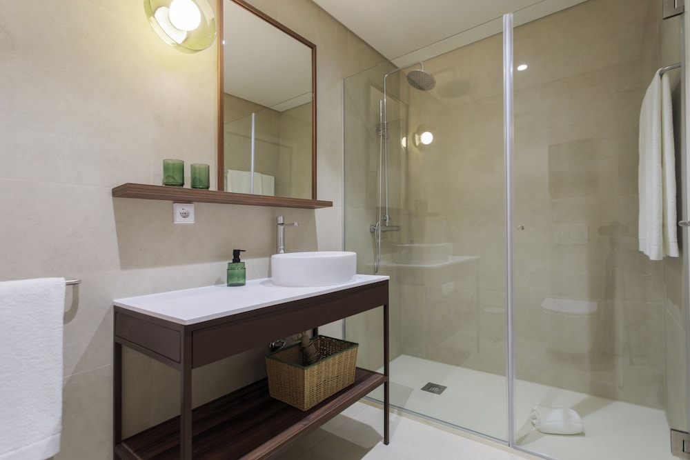 غرفة رباعية بسرير مزدوج وسريرين منفصلين، Casa Falcao Boutique Hotel by Aspasios 7/9