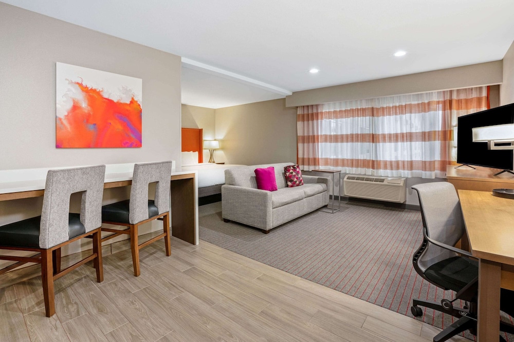La Quinta Inn And Suites By Wyndham Seattle Federal Way 32/49