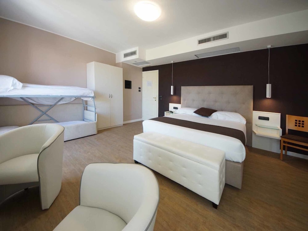 Hotel Clarin 14 By Dori 21/67