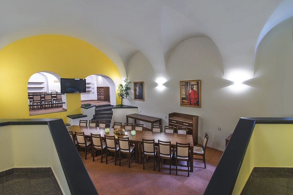 Arkada Hotel 46/56