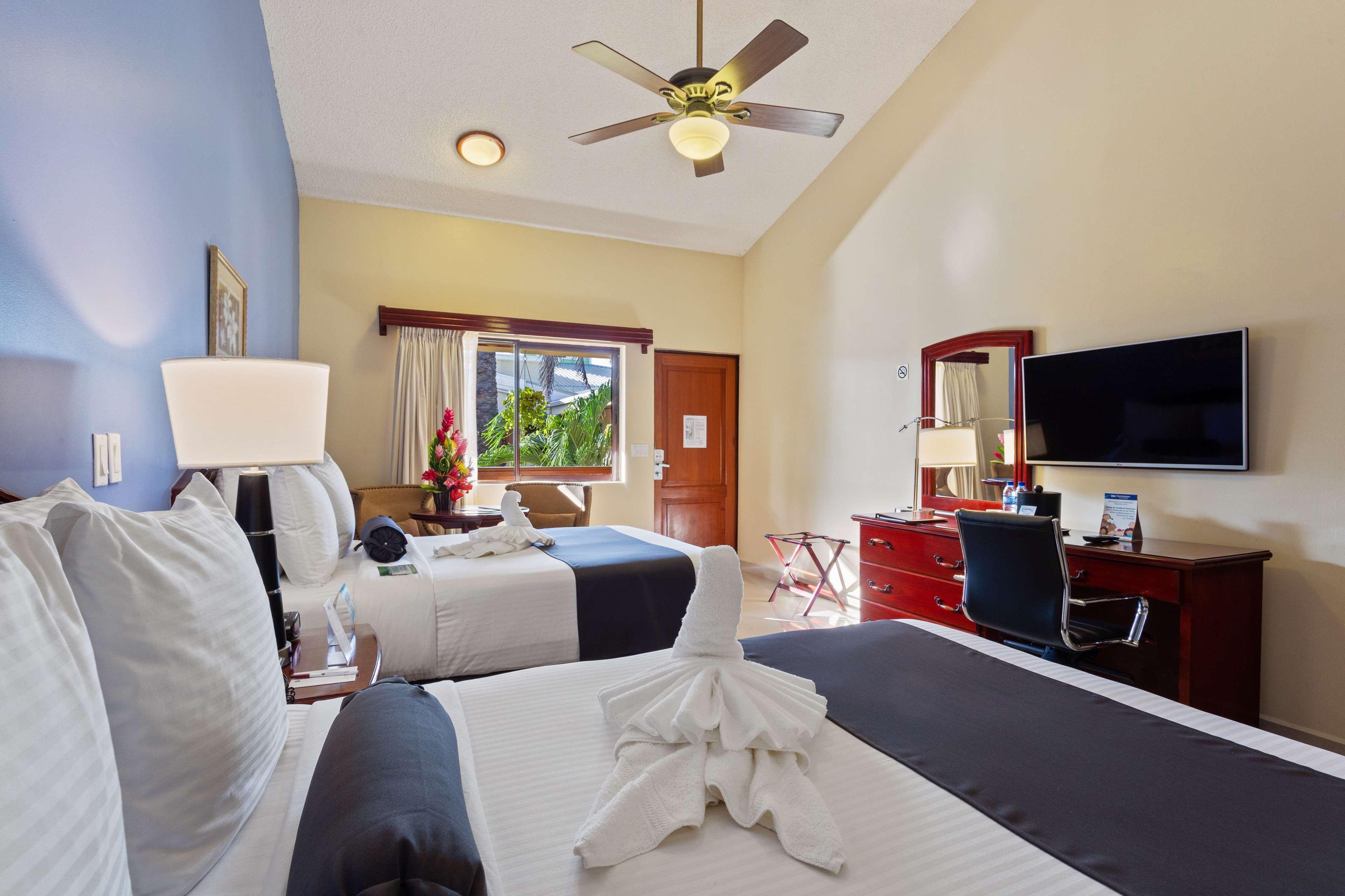 غرفة بسريرين مزدوجين، Best Western Plus Belize Biltmore Plaza 2/2