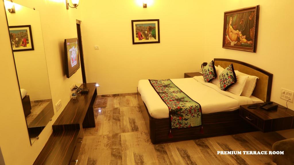 Super, Deluxe, Double Bed