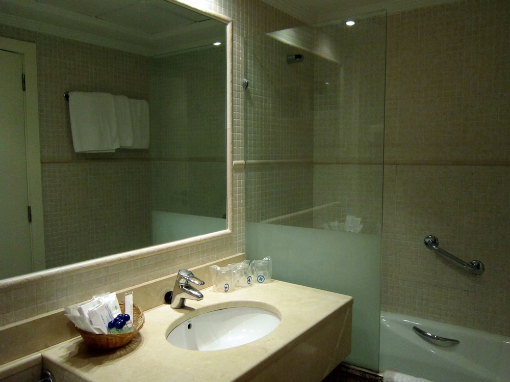 HOTEL ABRIL 9/29