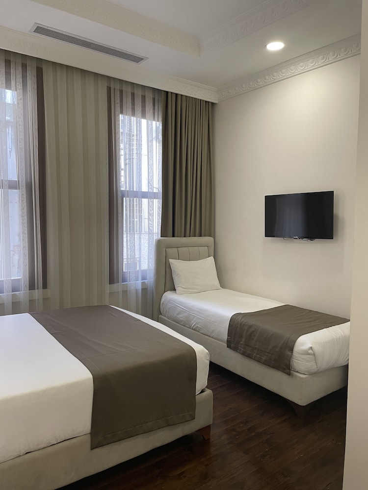 Nusret Bey Hotel 16/32