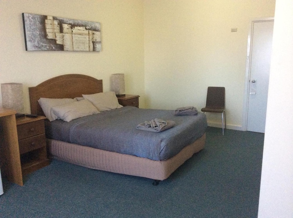 The New Whyalla Hotel 4/33