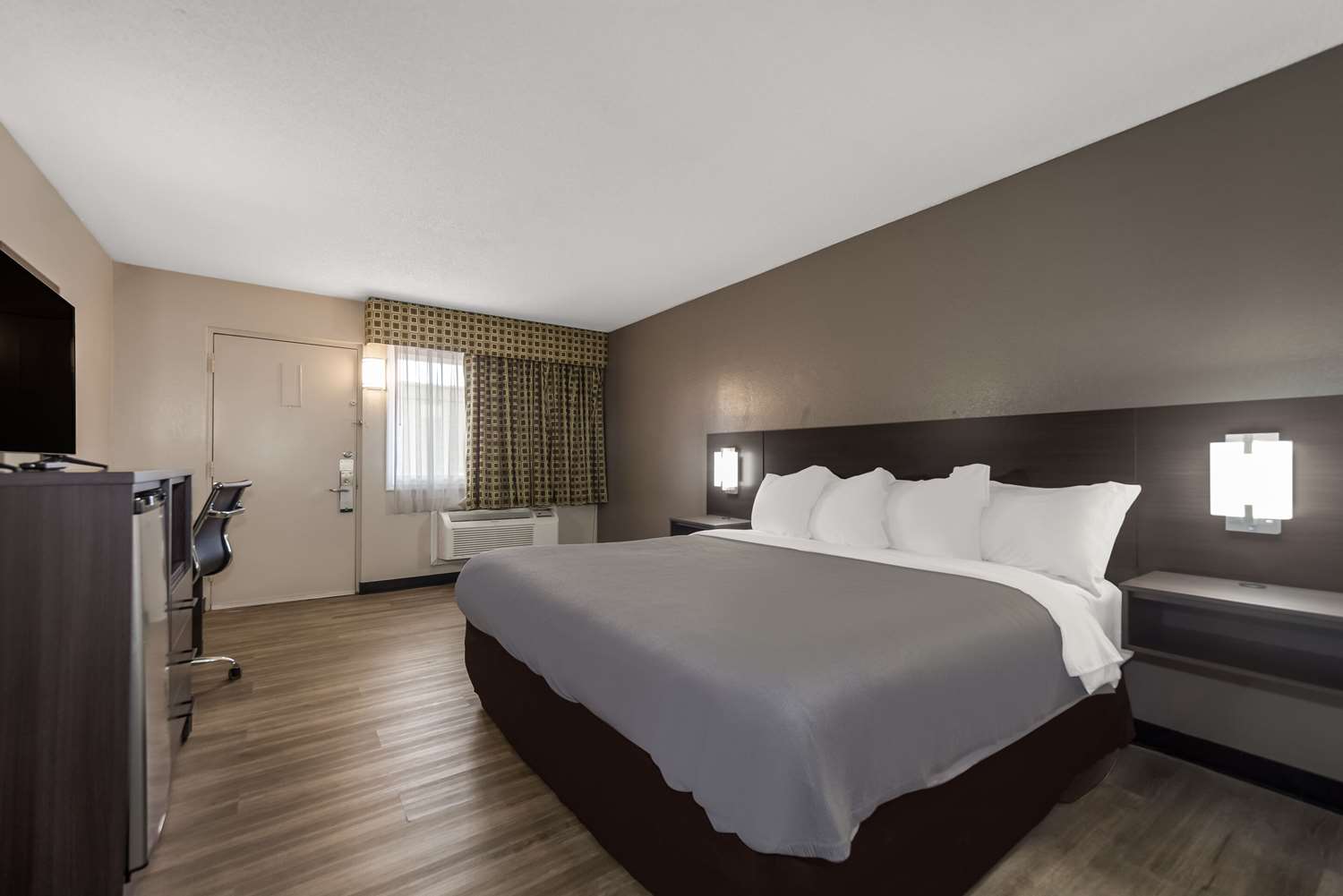 ROOM, KING BED, SMOKING