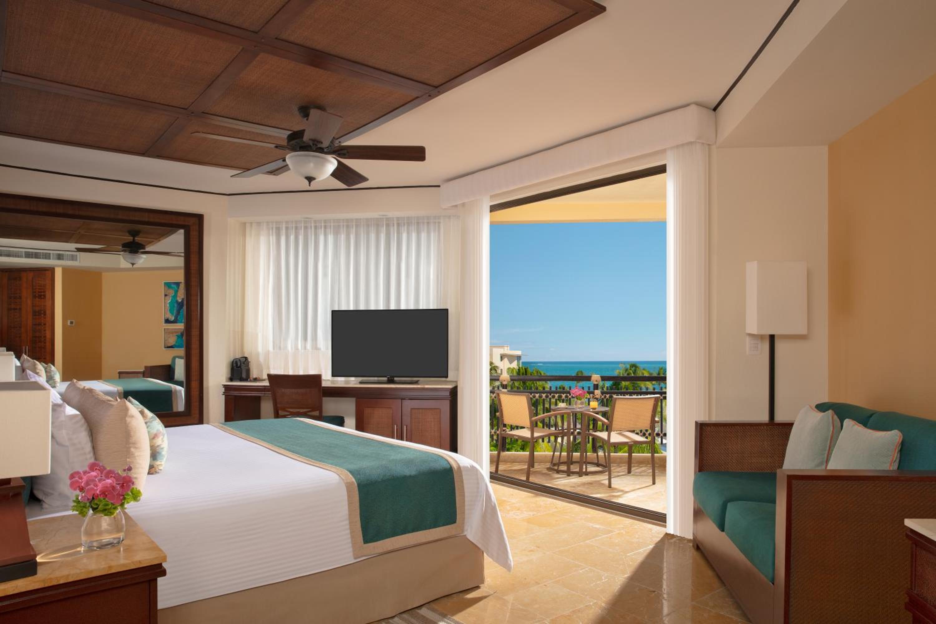 Preferred Club, King Bed, Ocean View, Outdoor Jetted Tub