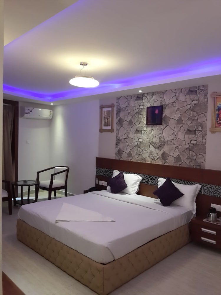 Icon Suites By Bhagini 32/50