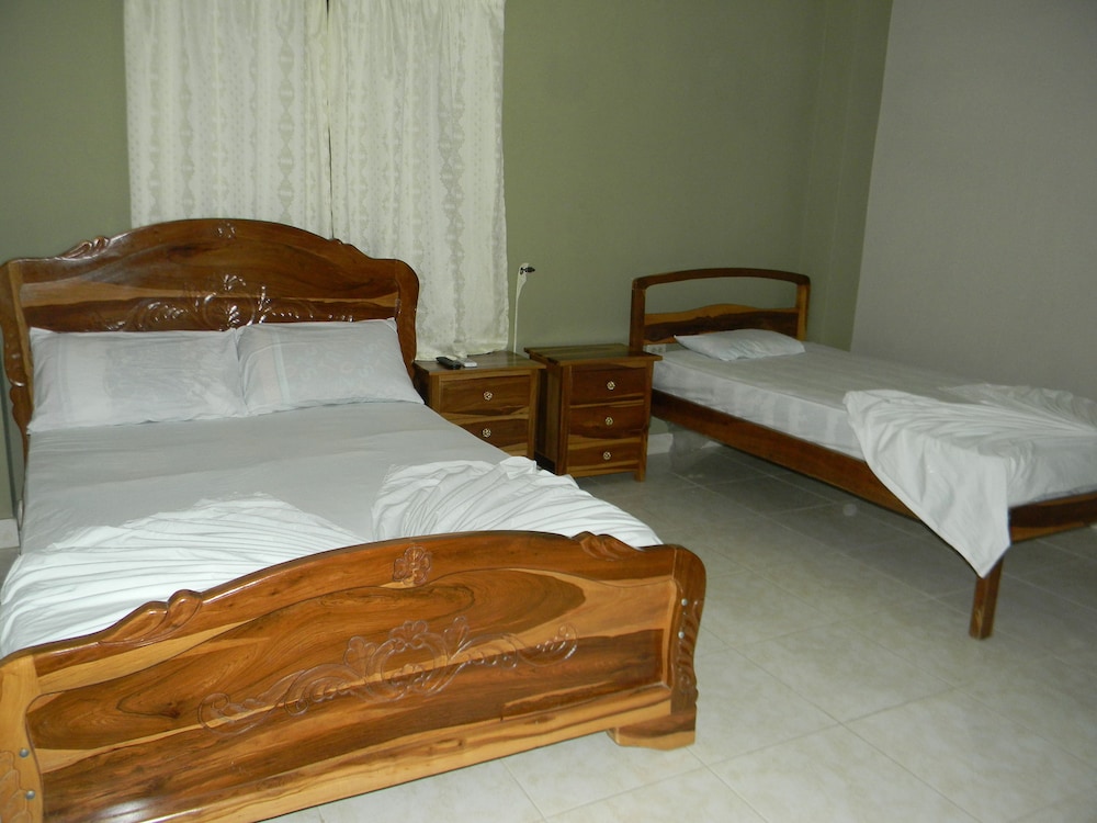 RIO GUAYAS HOTEL 18/30
