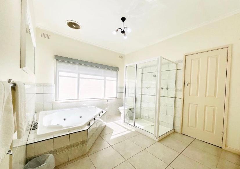 Connells Motel & Serviced Apartments 48/48