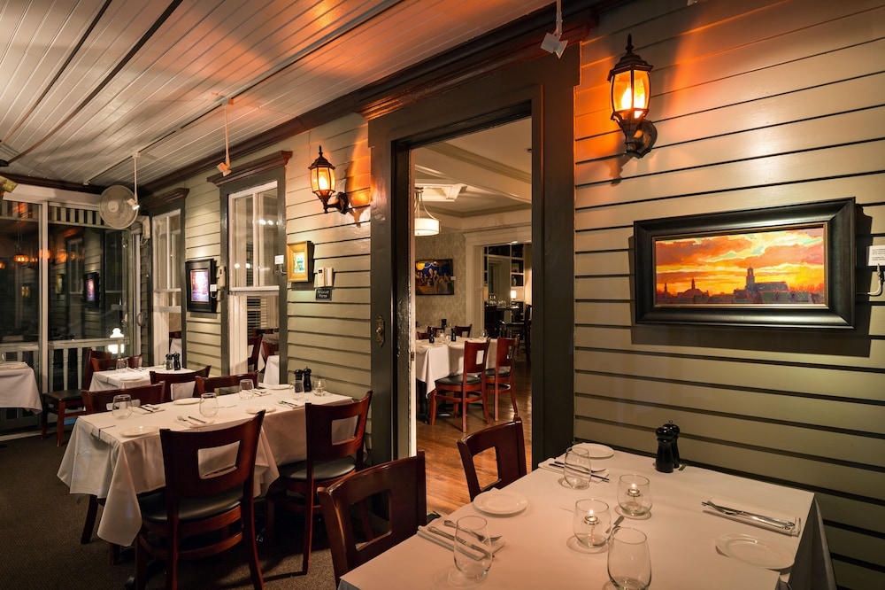Crowne Pointe Historic Inn Spa 59/75