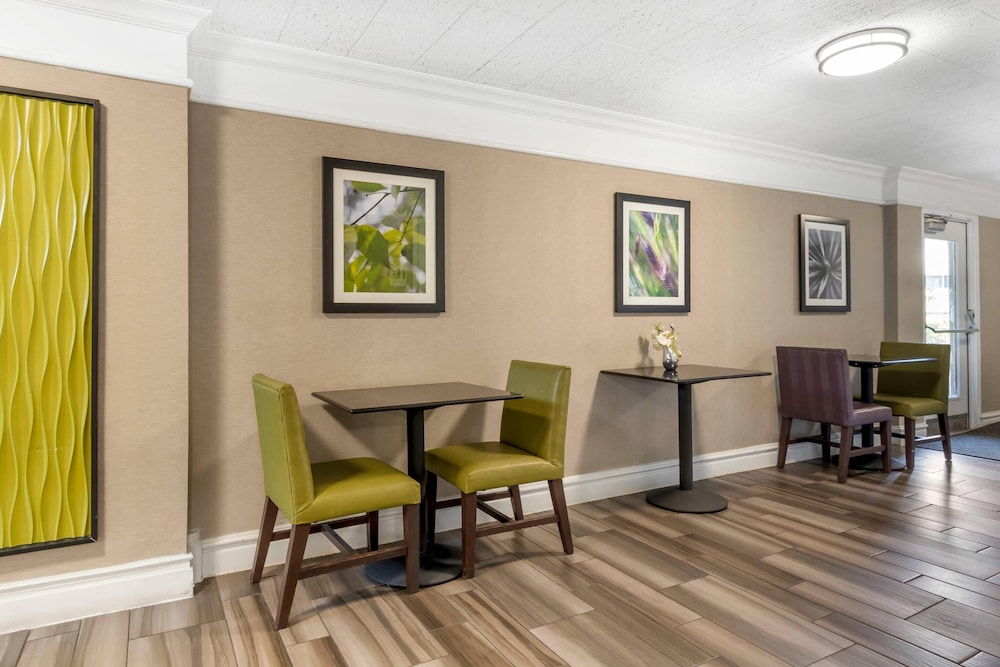 Quality Inn & Suites North Charleston Ashley Phosphate 35/50