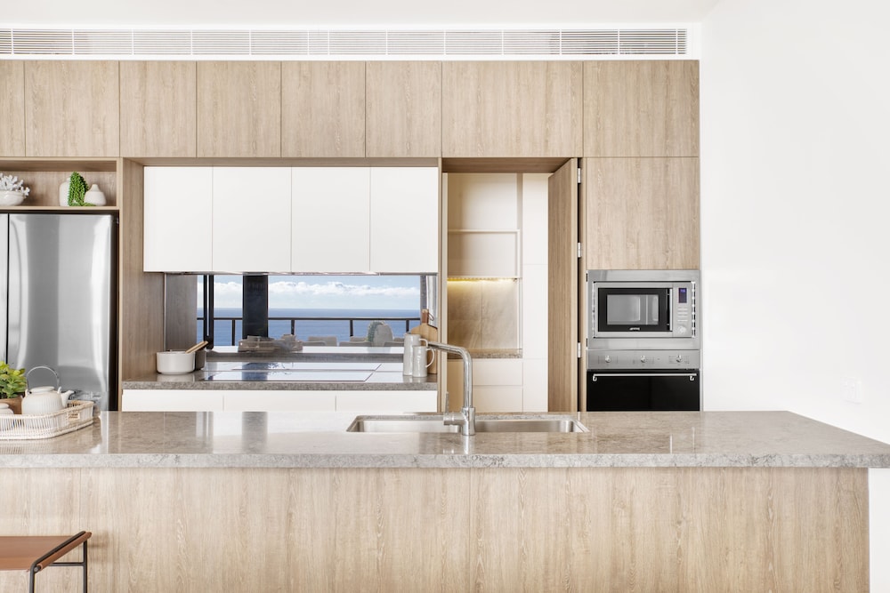 Vue Broadbeach 7/49