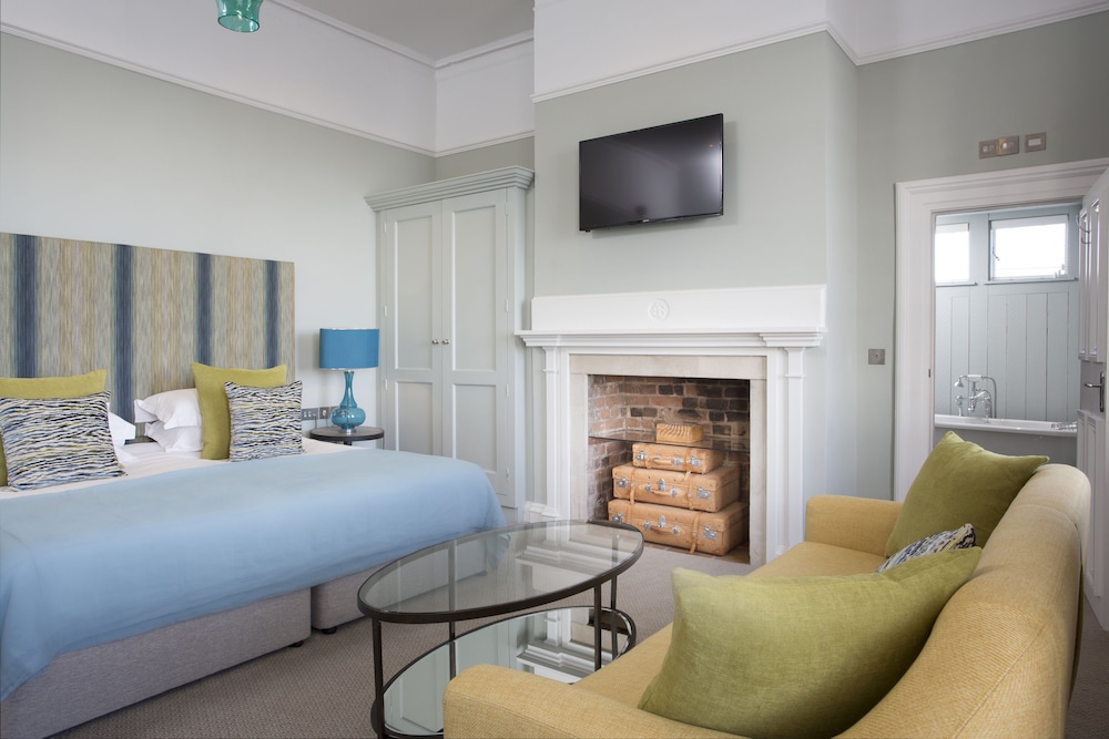 Royal Hotel 33/69
