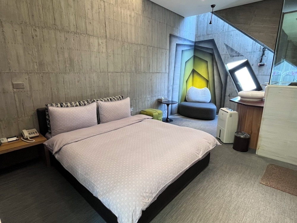 STANDARD, DOUBLE BED, BATHTUB