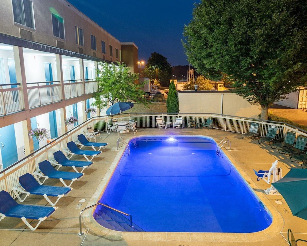 Quality Inn Newark 3/36