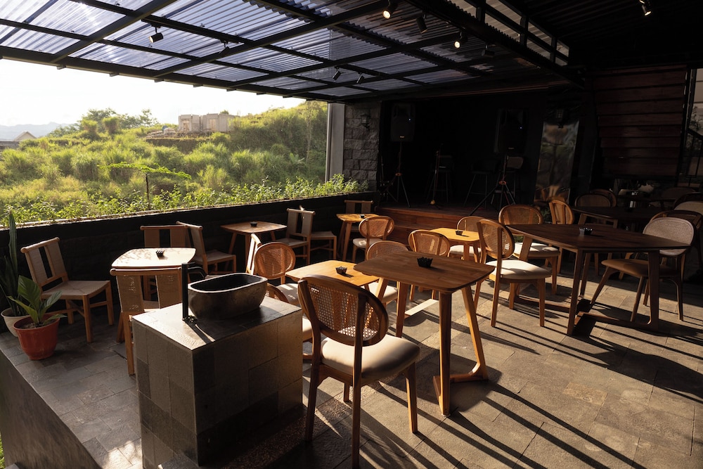 Eagle Hotel Wonosobo, Azana Hotels Collection 14/23