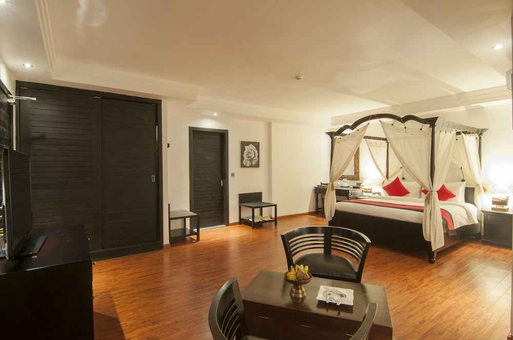 La Rose Suites 27/50