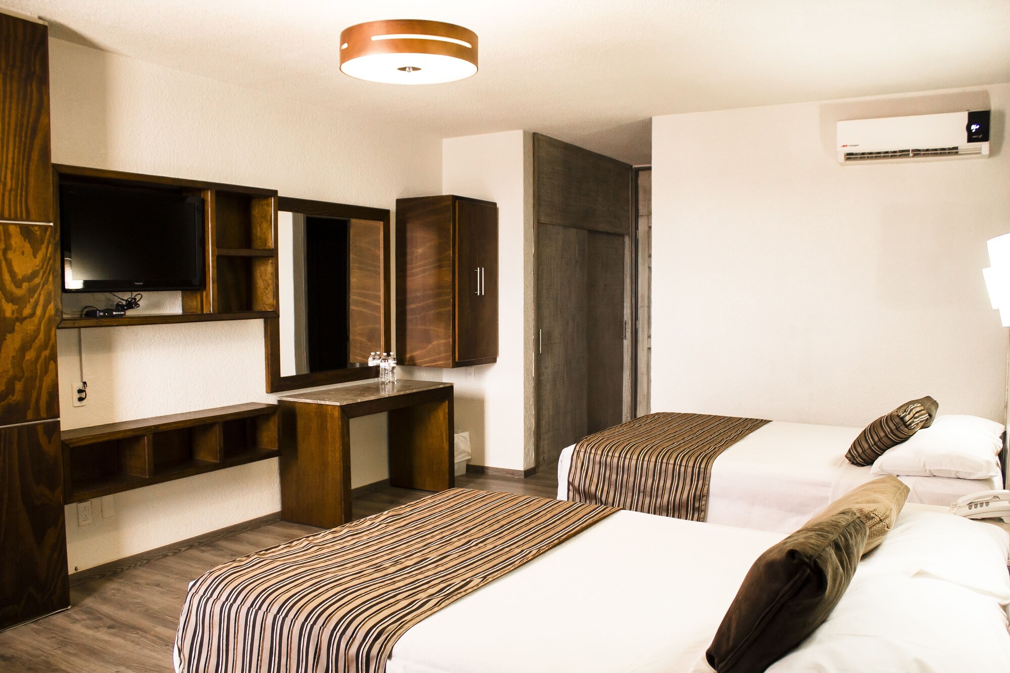 Room, 2 Double Beds, City View, Private Bathroom