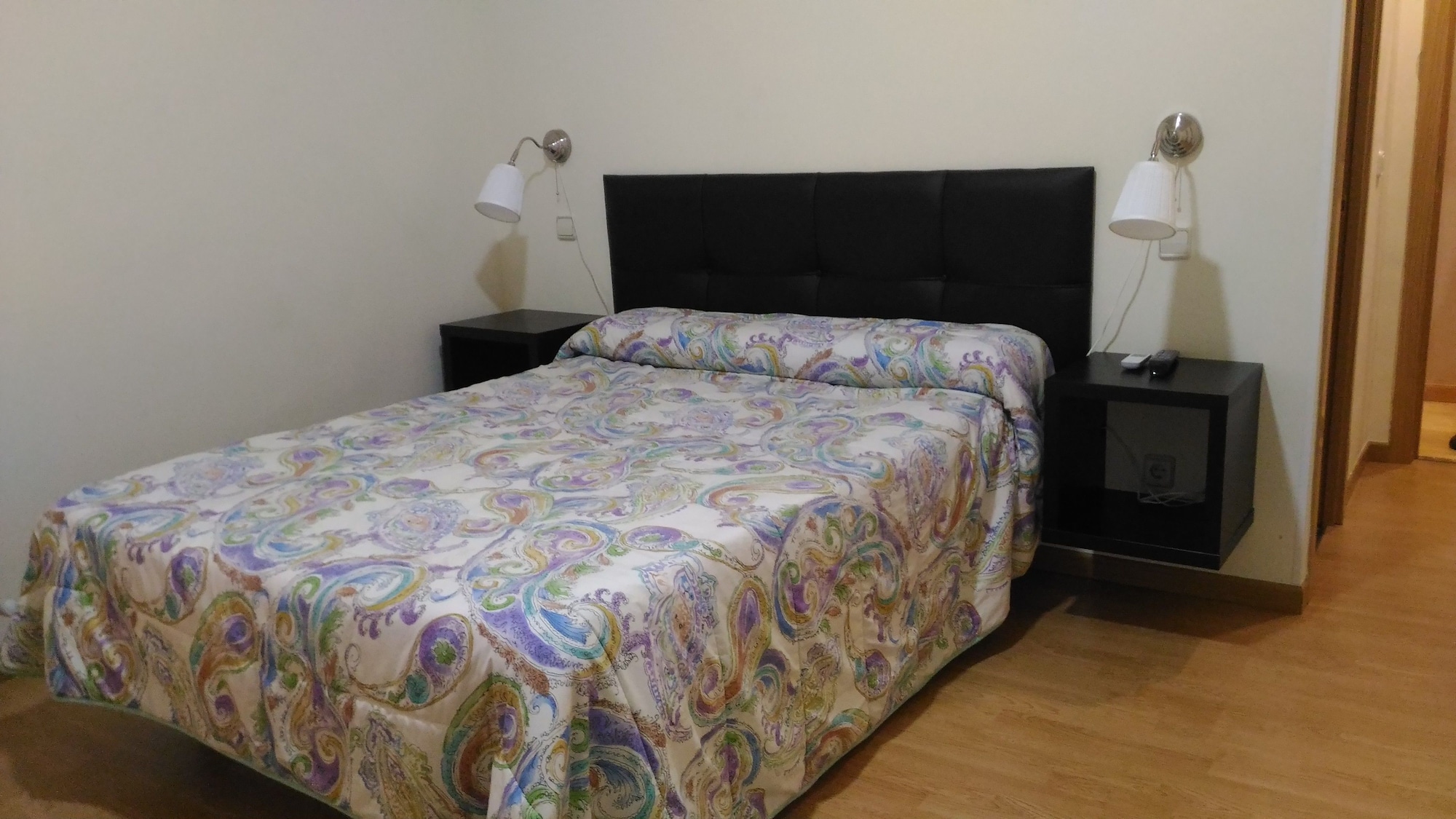 ROOM, TWIN BEDS, PRIVATE BATHROOM