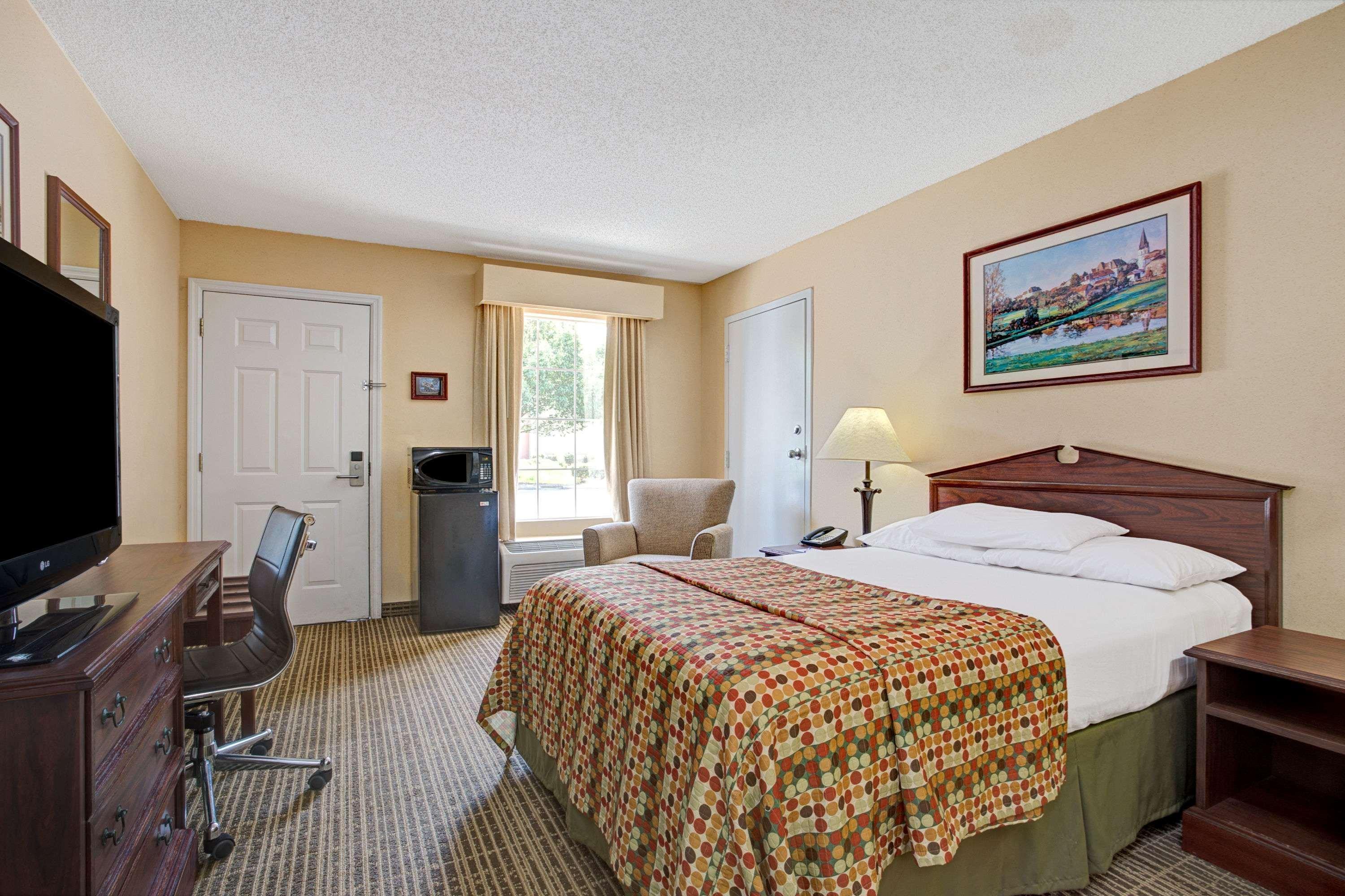 Baymont by Wyndham Smithfield 6/16