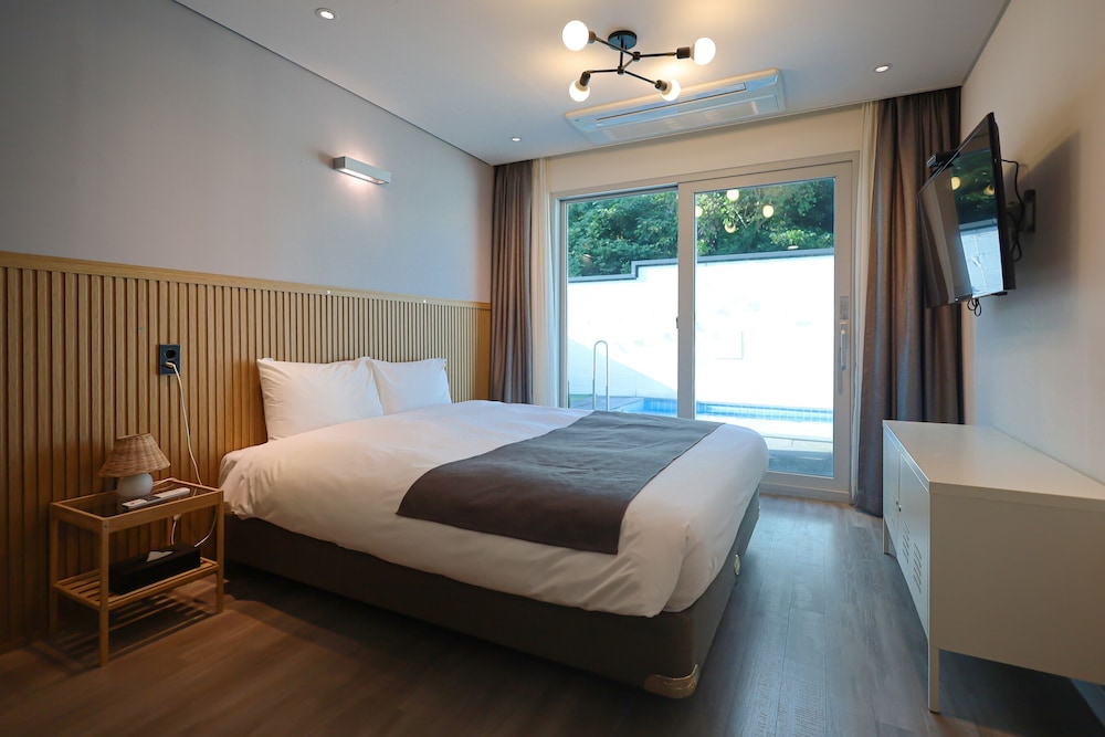Garden Pool, Superior, Double Bed, Open Pool