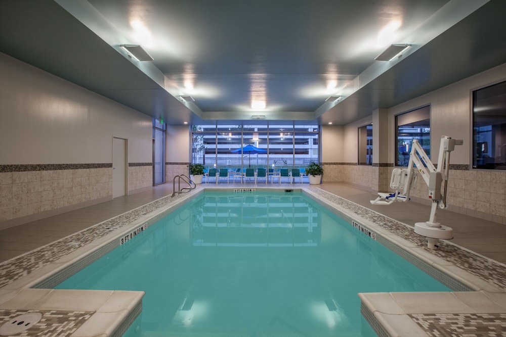Holiday Inn Cleveland Clinic 28/64