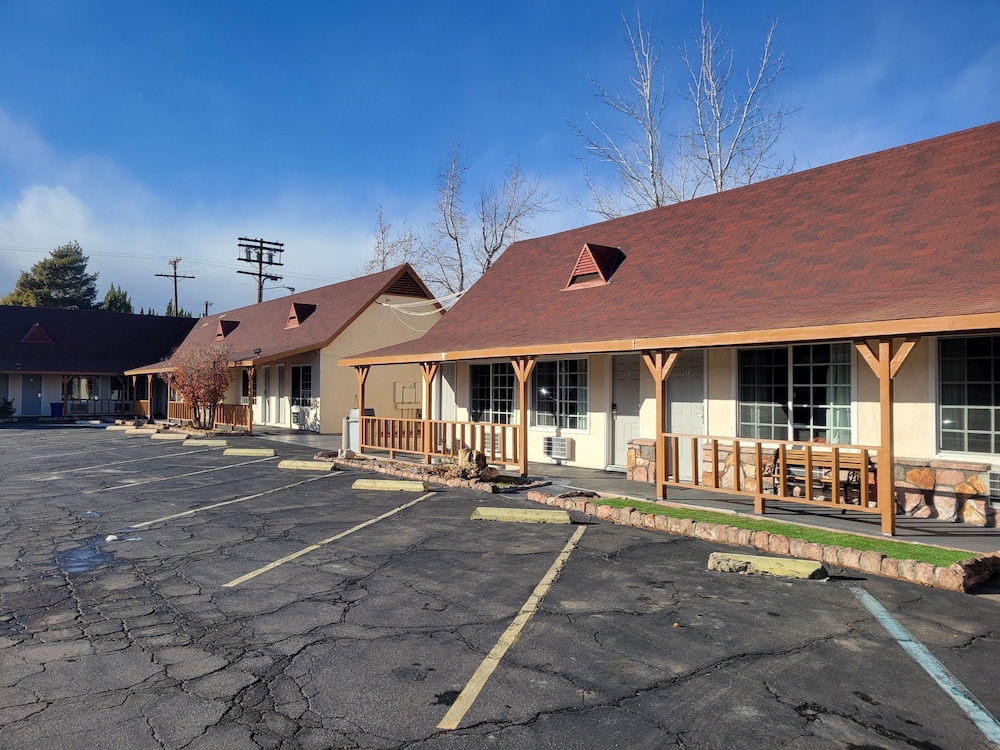 Townhouse Motel 54/57