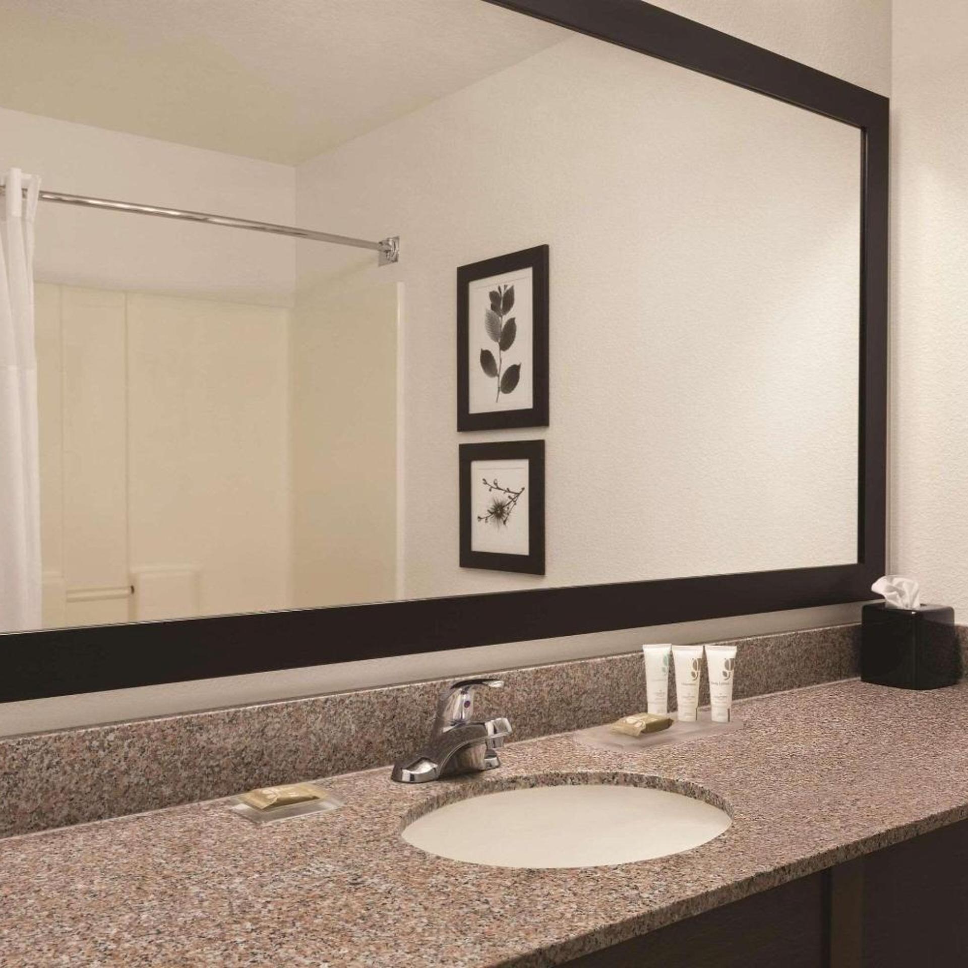 غرفة قياسية بسرير كينج، Country Inn Suites By Radisson Willmar Mn 5/7