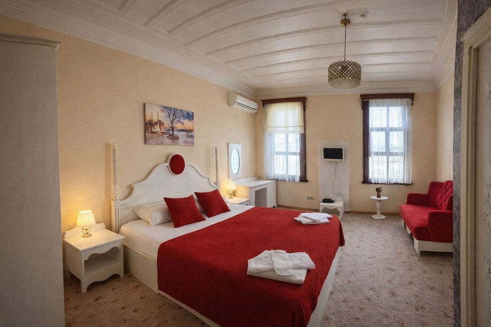 DELUXE, DOUBLE BED