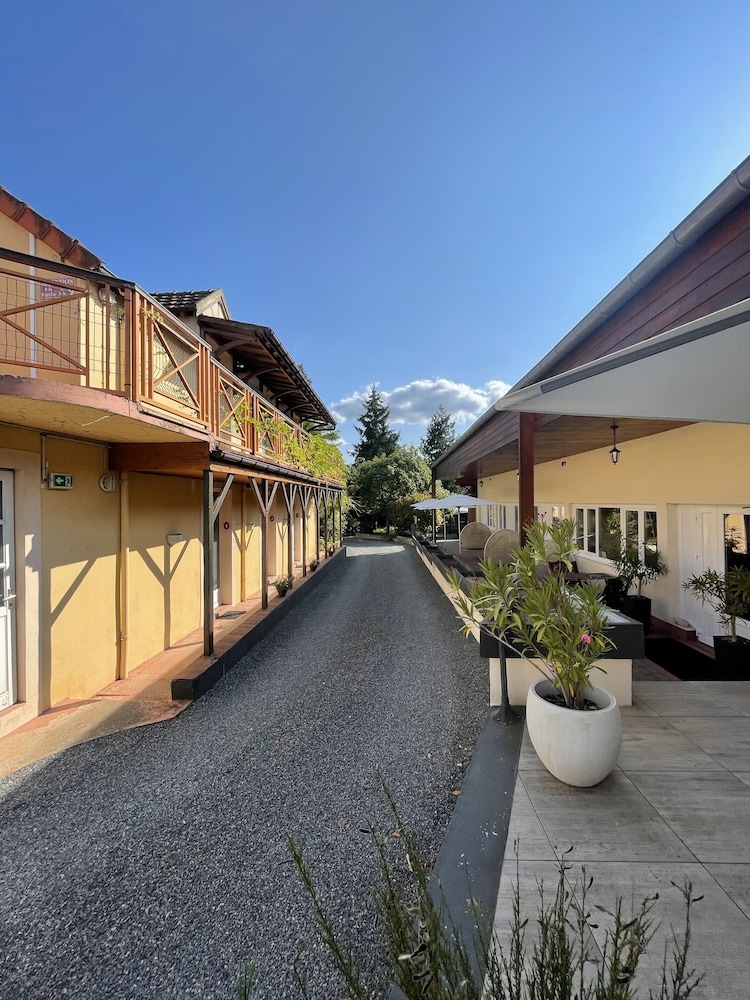 Hotel The Originals Nevers Clos Sainte Marie 40/48
