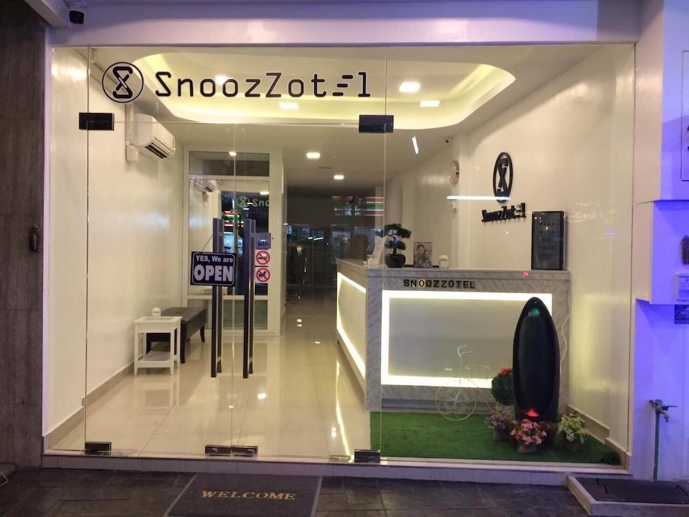 Snoozzotel 8/20