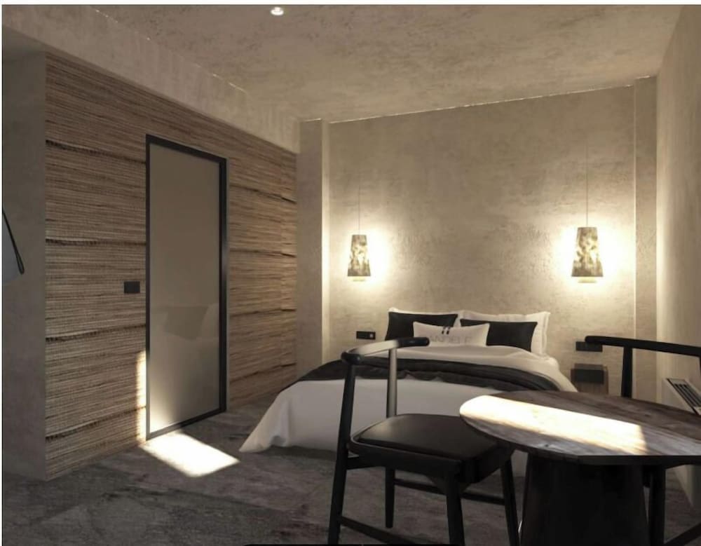 Central Fira Hotel 50/62