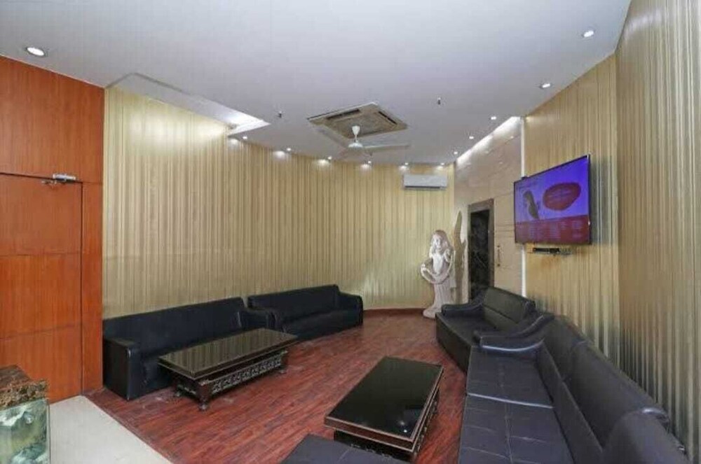 Oyo 421 One Hotel 37/44