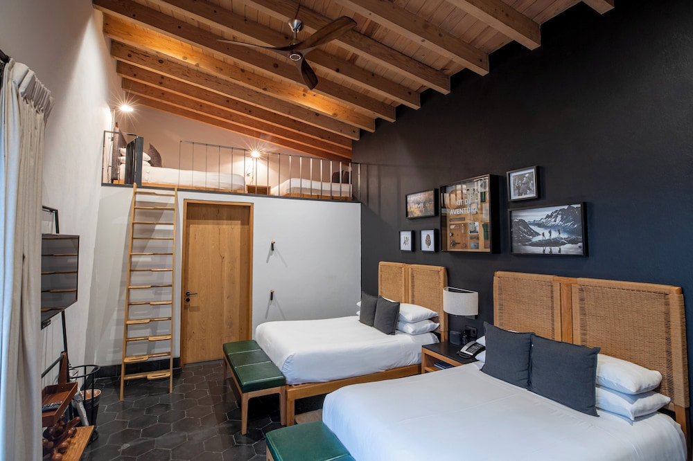 Design, Tower, Quadruple, 4 Double Beds, Private Bathroom، Cinco Rodavento 4/5