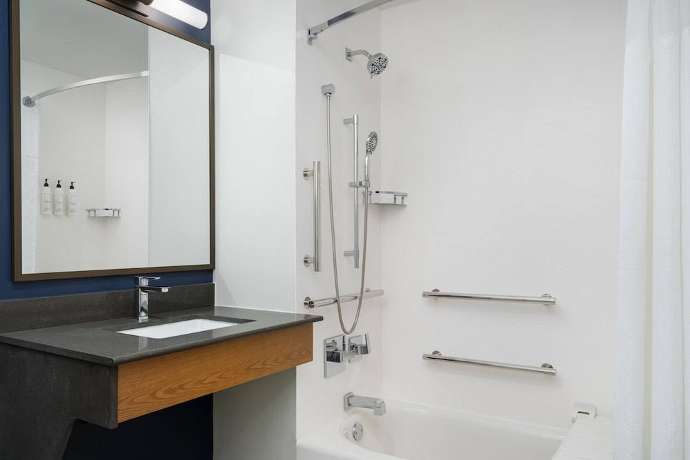 Fairfield Inn & Suites by Marriott Birmingham Bessemer 48/49