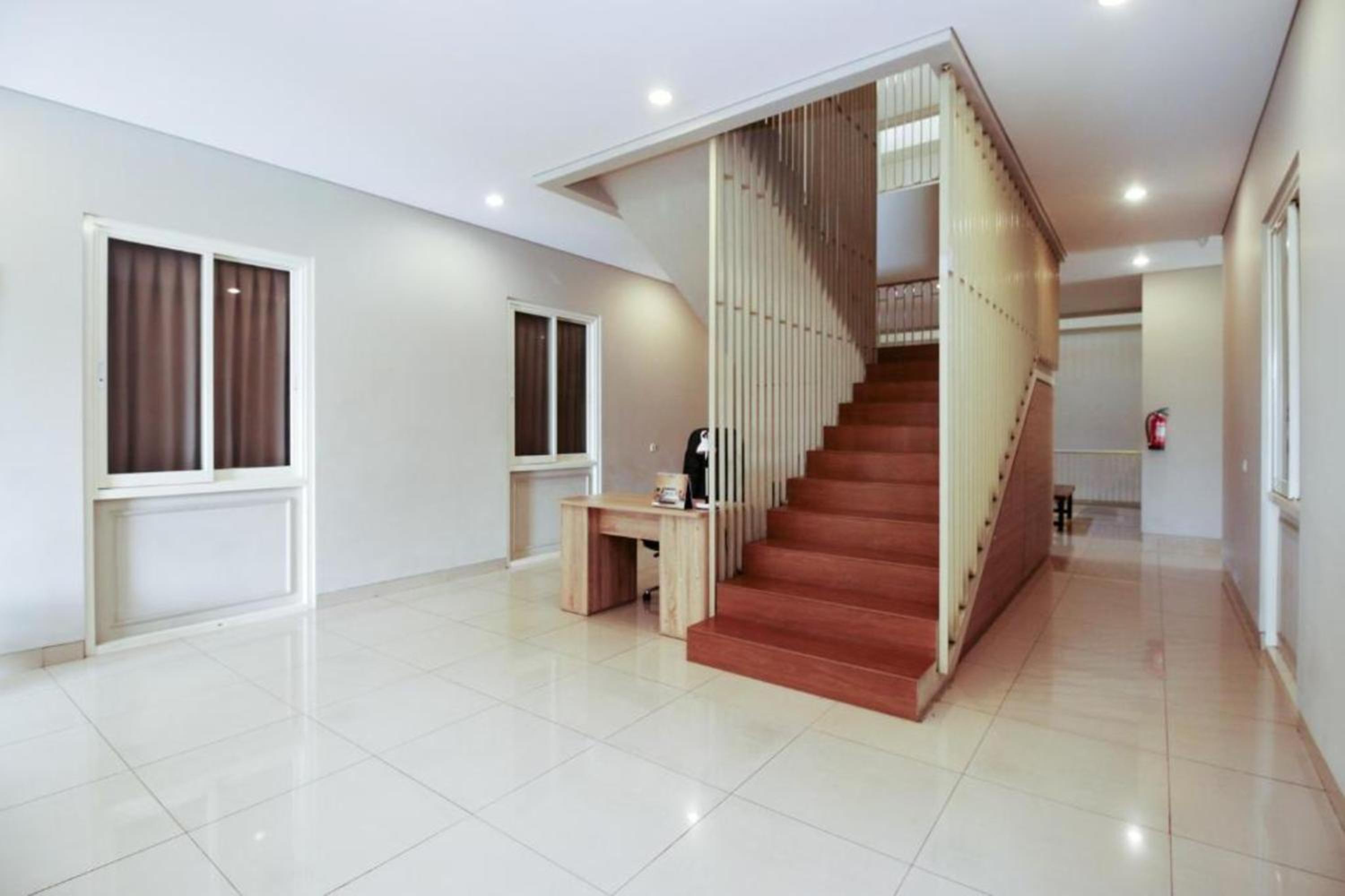 Airy Patal Senayan 2 Jakarta 13/27