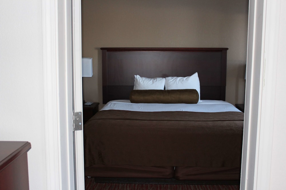 Best Western Plus Concord Inn 16/75