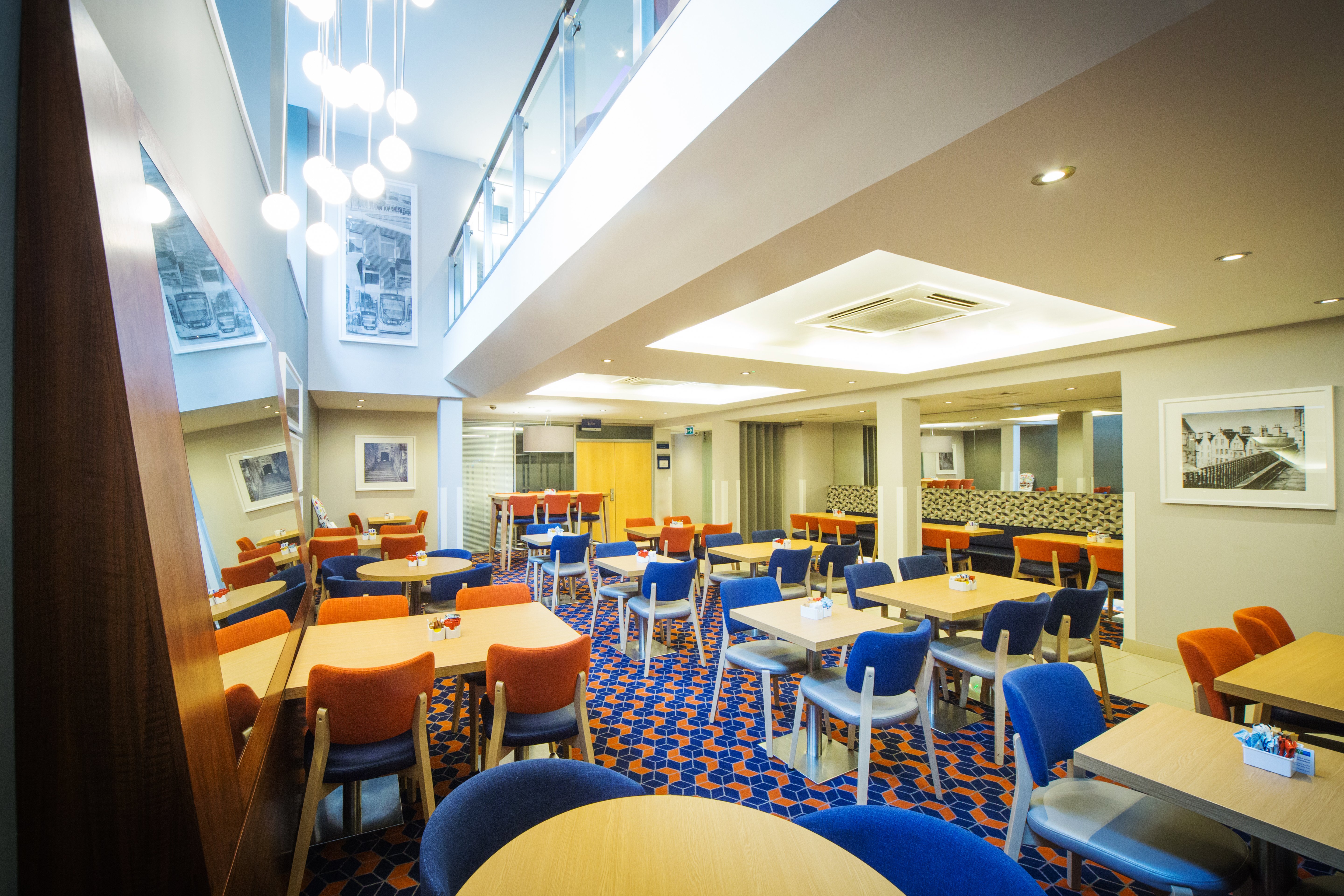 Holiday Inn Express Edinburgh Royal Mile 48/77