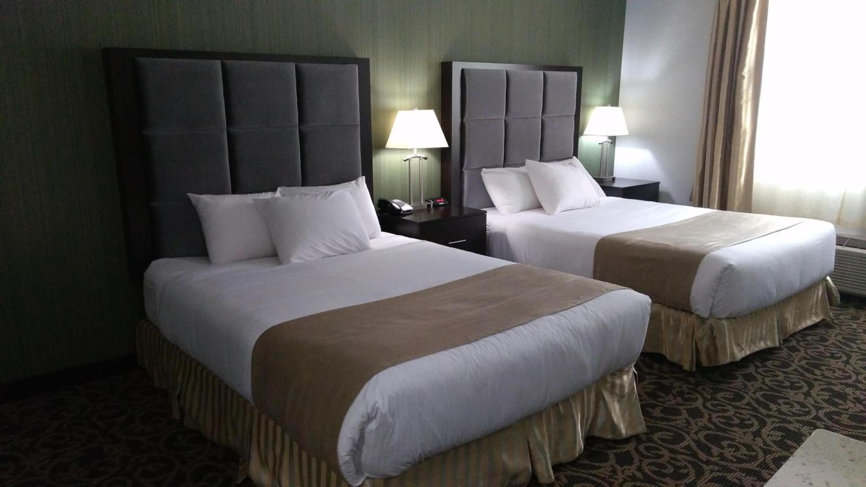 Suite, 2 Queen Beds, Kitchenette