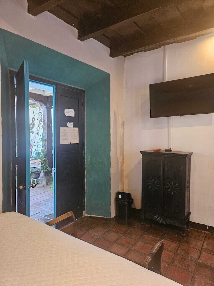 Hotel Monasterio 8/65