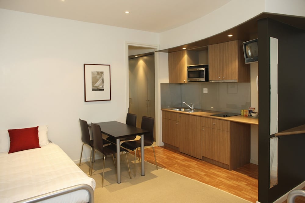 The Waves Serviced Apartments 42/52