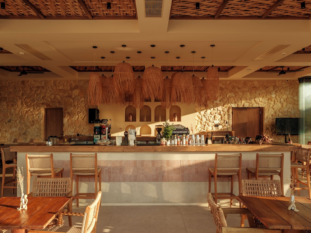 Ekati Mare Lifestyle Resort 62/72