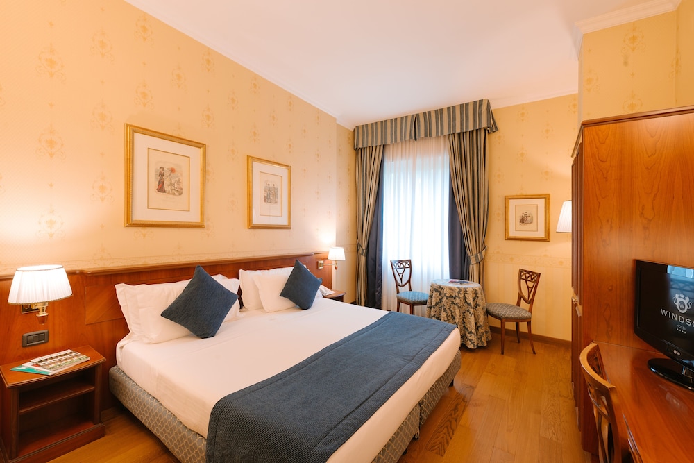 EXECUTIVE, DOUBLE OR TWIN BED
