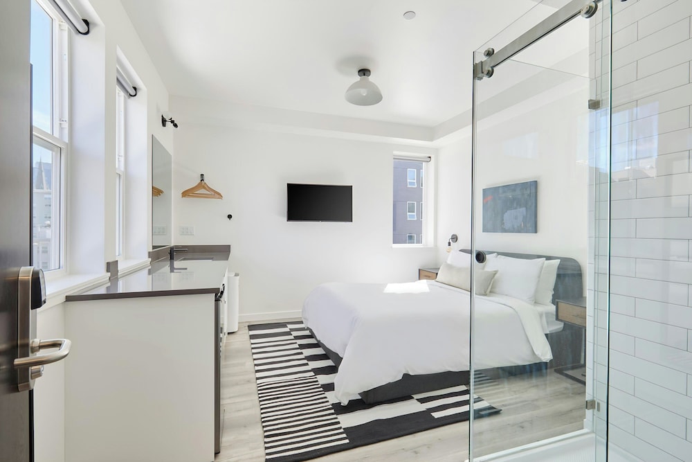 Sonder The Boylston 28/50